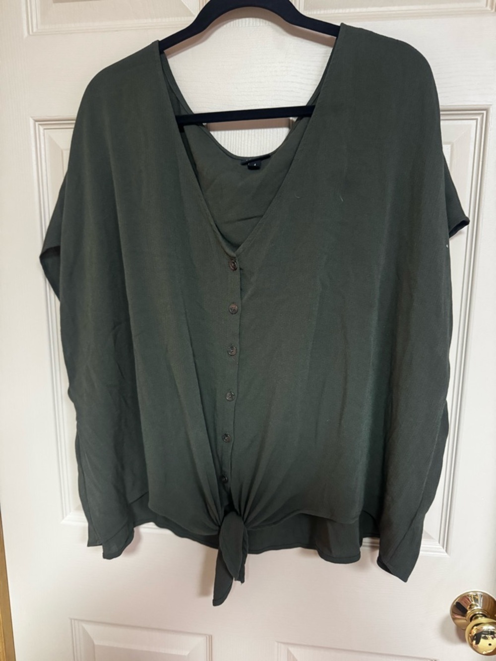 Torrid Women's Olive Green Button-Front Tie Top size 4